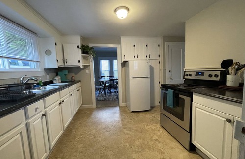 Oneonta House | Welcoming Home on a Hill 5 minutes from All Star Village