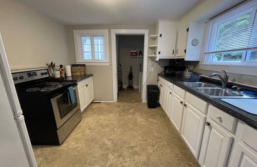 Oneonta House | Welcoming Home on a Hill 5 minutes from All Star Village