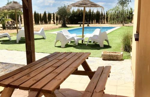 Villanueva del Duque House | Welcoming House in Alcaracejos with Shared Pool