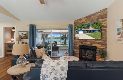 Crystal River House | Welcoming Little Blue Lakehouse in Crystal River