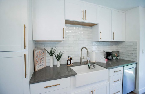 Lawndale House | Welcoming & Modern 3BD/2BA Home - Close to SpaceX, LAX, Beaches, & more!