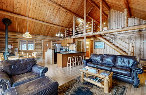 Lakeside Cabin | Welcoming & Peaceful Cabin, Easy Access to Lake & Skiing - Dogs OK