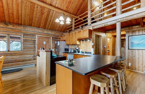 Lakeside Cabin | Welcoming & Peaceful Cabin, Easy Access to Lake & Skiing - Dogs OK