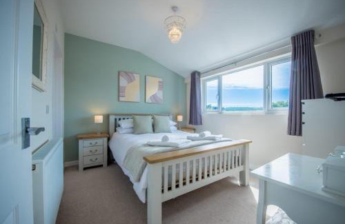 Llanteg House | Welcoming Pembrokeshire home, perfect escape for couples, beach 5 mins, doorstep walks
