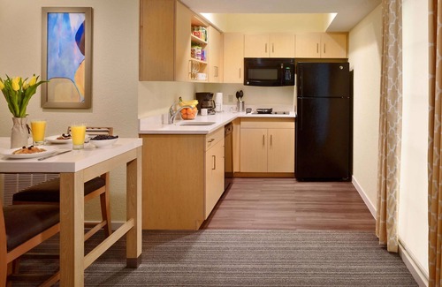 Somerset House | Welcoming Room with Swimming Pool Access & Gym Near Rutgers University