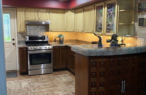 Northeast Anchorage House | Welcoming to Cotton House's 3-bedroom house and WiFi in Anchorage