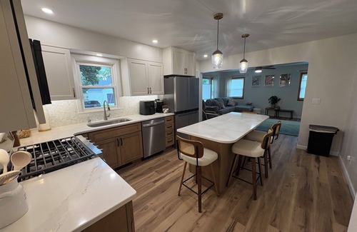 Clear Lake House | Welcoming Updated 2-bedroom House close to downtown Clear Lake and City beach!