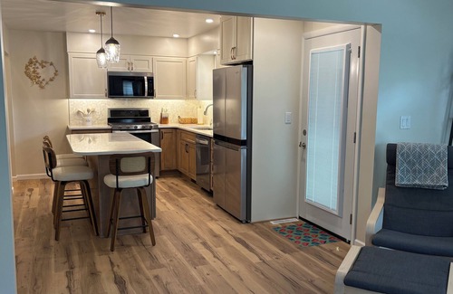 Clear Lake House | Welcoming Updated 2-bedroom House close to downtown Clear Lake and City beach!