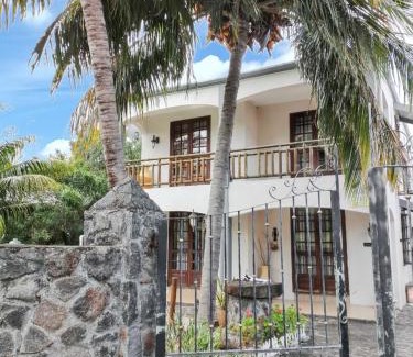 La Gaulette Villa | Welcoming villa with sea, mountain, and garden views
