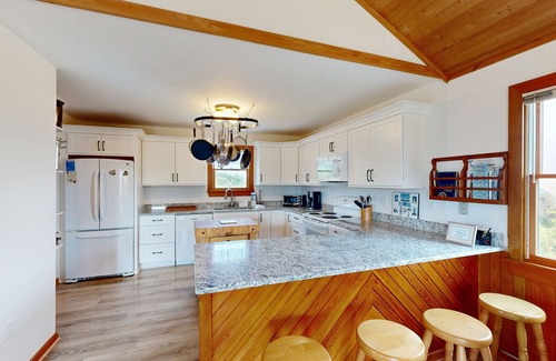 Duck House | Welcoming, with Central AC, Washer/Dryer, & High-Speed WiFi