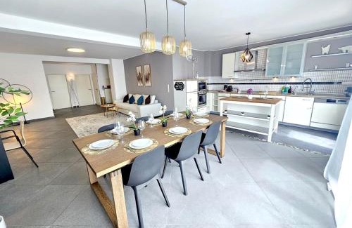 Hollerich Apartment | Well-Appointed 2BR flat with terrace&parking-HOL127