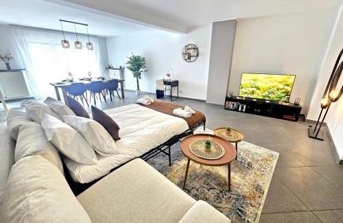 Hollerich Apartment | Well-Appointed 2BR flat with terrace&parking-HOL127