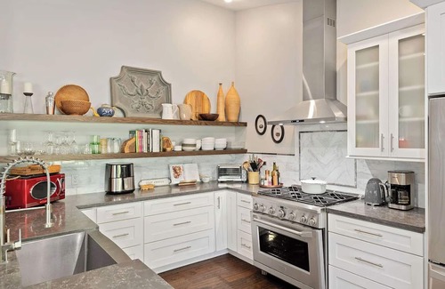 Los Alamos Other | Well Appointed Farmhouse /In Town /Chef's Kitchen /Fireplace /Dog Friendly