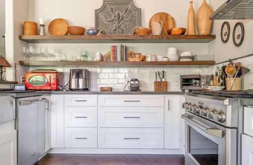 Los Alamos Other | Well Appointed Farmhouse /In Town /Chef's Kitchen /Fireplace /Dog Friendly