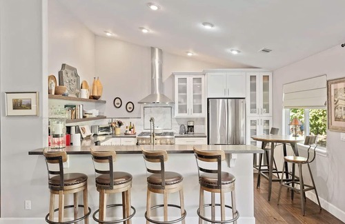 Los Alamos Other | Well Appointed Farmhouse /In Town /Chef's Kitchen /Fireplace /Dog Friendly