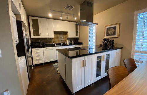 Cloisters Condo | Well Appointed fully furnished 2 BR Biltmore area condo