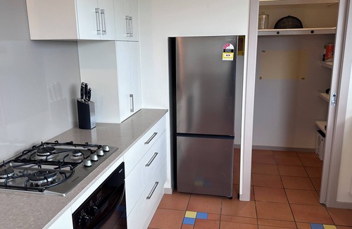 Shoalhaven House | Well appointed holiday house with views to Green Island