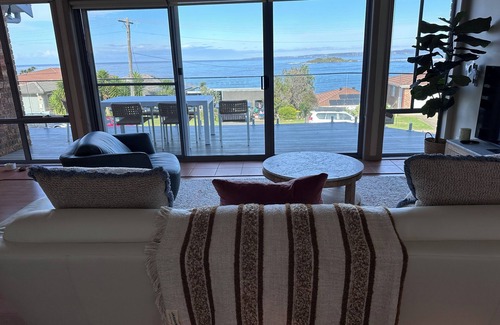 Shoalhaven House | Well appointed holiday house with views to Green Island