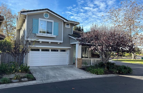 Goleta House | Well-appointed house near UCSB with pool, hot tub, tennis, gym