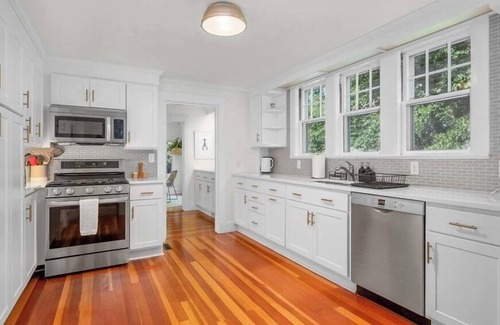 Hyannis Port House | Well appointed luxury home in Hyannis Port. Close to Fortes beach. RPMS113