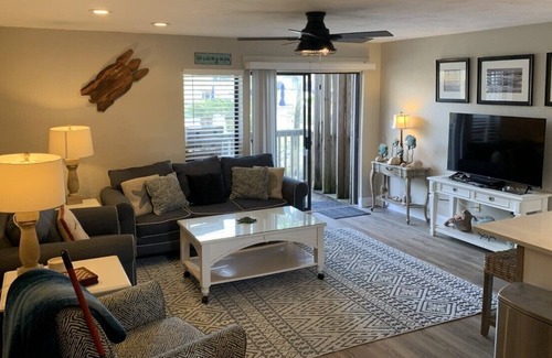 East End House | Well appointed 300 Ocean Mile town home... great amenities, beach-side locale!!