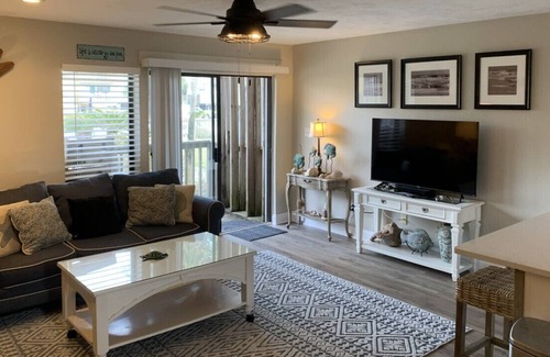 East End House | Well appointed 300 Ocean Mile town home... great amenities, beach-side locale!!