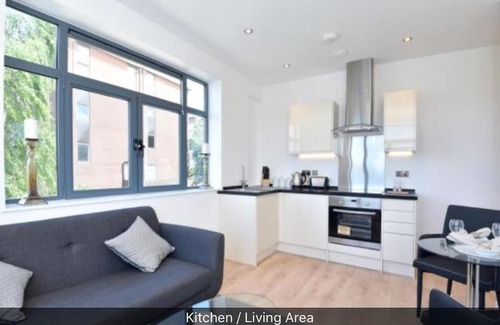 Hemel Hempstead Apartment | Well Connected, Light, Stylish City Pad. WiFi inc.