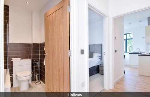 Hemel Hempstead Apartment | Well Connected, Light, Stylish City Pad. WiFi inc.