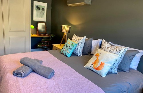 Crudwell House | Well Cottage: A Cotswold cottage at the heart of the village of Crudwell