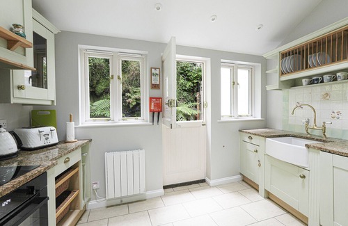 Polruan Cottage | Well Court - Two Bedroom Cottage, Sleeps 4