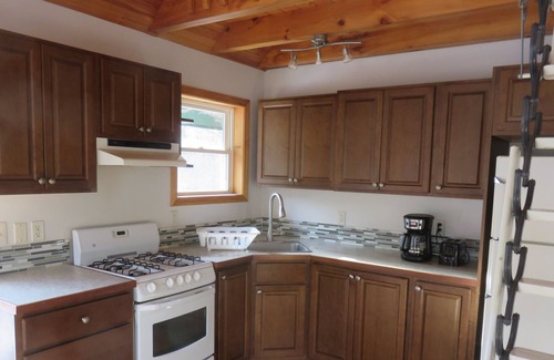 Roxbury Ski Chalet | Well equipped 3-bedroom chalet in Andover Maine including AC, WiFi.