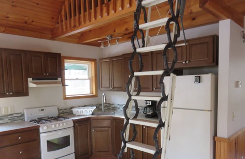 Roxbury Ski Chalet | Well equipped 3-bedroom chalet in Andover Maine including AC, WiFi.