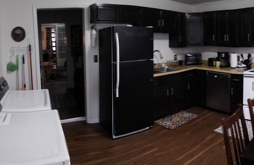 Macon Apartment | Well Equipped Clean Comfy Downtown APT with Parking