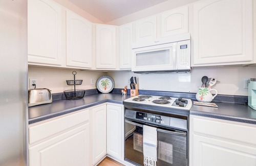 Emerald Isle Apartment | Well-equipped Emerald Isle Townhome: Pets Welcome!