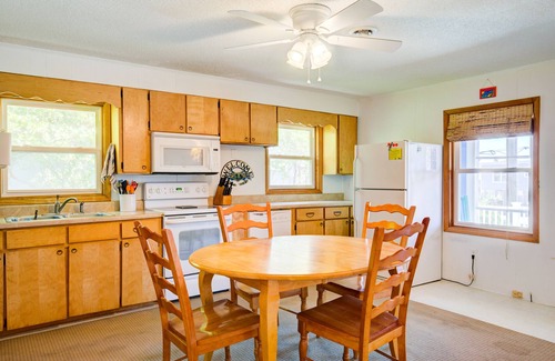 Surf City House | Well-equipped home near the beach with ocean views, outdoor shower, central AC