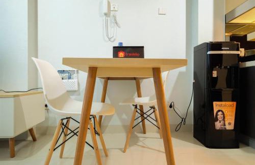 Tangerang Apartment | Well Furnished 1BR Brooklyn Alam Sutera Apartment By Travelio