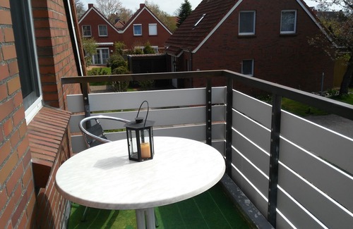 Ditzum Apartment | Well-kept apartment at the end of a quiet cul-de-sac with a view of the Ems dyke