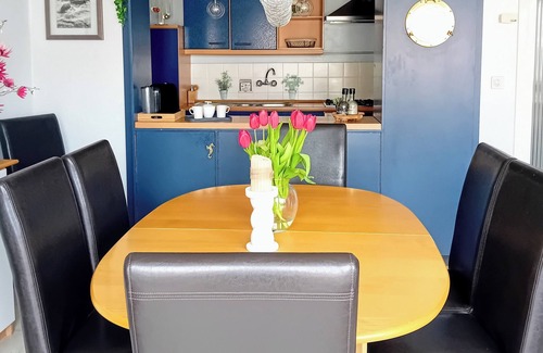 Koksijde-Bad Apartment | Well-kept apartment with character in Koksijde Garage with secure parking space