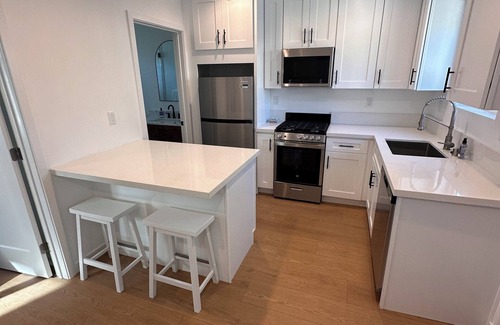 Park Mesa Heights House | Well Lit & Charming Pet Friendly 1 bed, 1 bath Home Near LAX, Culver City, Sofi