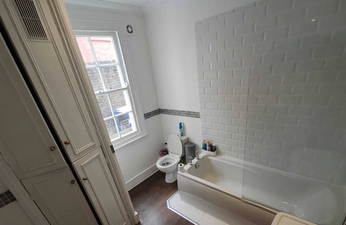 Rotherhithe Apartment | Well-located 2 Bedroom Apartment Close to Tower Bridge