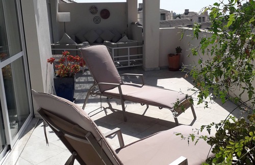 Marbella Apartment | Well located urbanization, walking distance to Beach, Puerto Banus & amenities.
