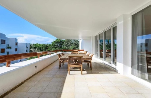Costa Maya Condo | Well Maintained Beach Front Large 5 Bed/Bath Condo w/Solarium
