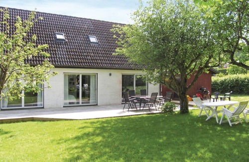 Molndal House | Well maintained house in quiet in the beautiful villa area of Mölndal.