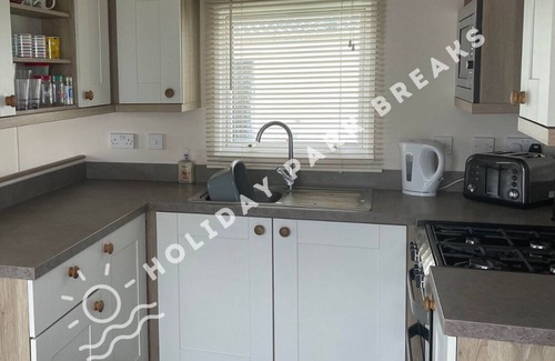 Selsey House | Well Presented 3 bed with large veranda @ Seal Bay Resort(Formerly Bunn Leisure)