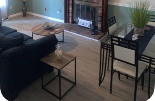 Norfolk - Virginia Beach House | Well Priced VB Home only 15 mins from the Oceanfront!!