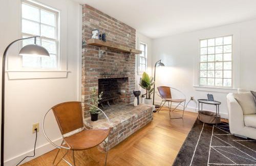 Wellfleet House | Wellfleet Harbor Hideaway
