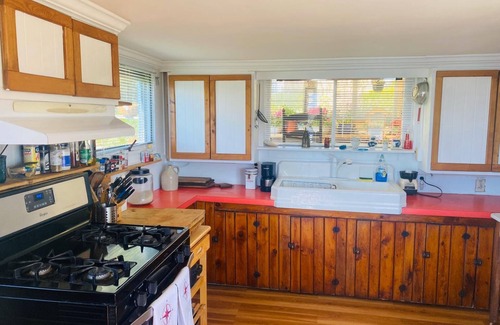 Wellfleet Cottage | Wellfleet Harbor Waterfront-Duck Creek Cottage