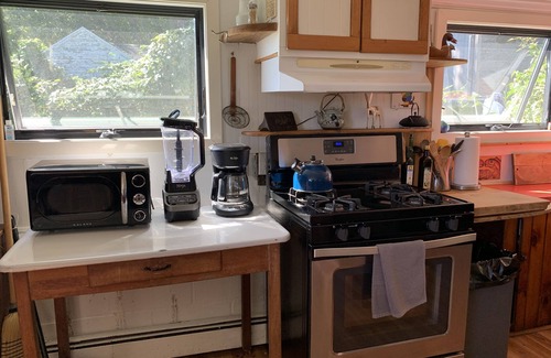 Wellfleet Cottage | Wellfleet Harbor Waterfront-Duck Creek Cottage