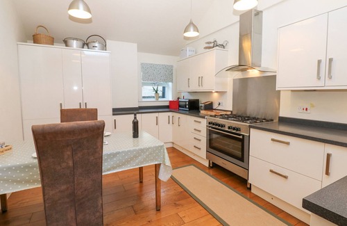 Richmond Cottage | WELLINGTON LODGE COTTAGE, pet friendly in Middleton Tyas