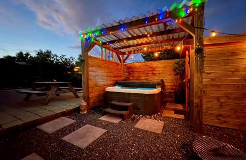 Vijfhuizen House | Wellness bungalow with jacuzzi &sauna&private garden near Amsterdam